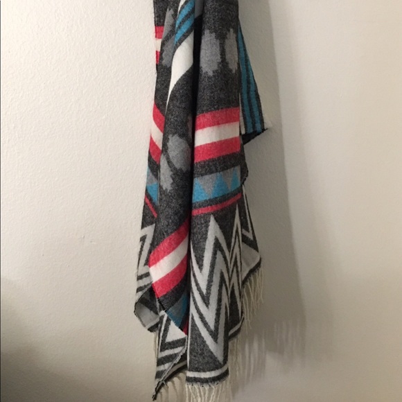 Incredible blanket scarf! - Picture 3 of 4